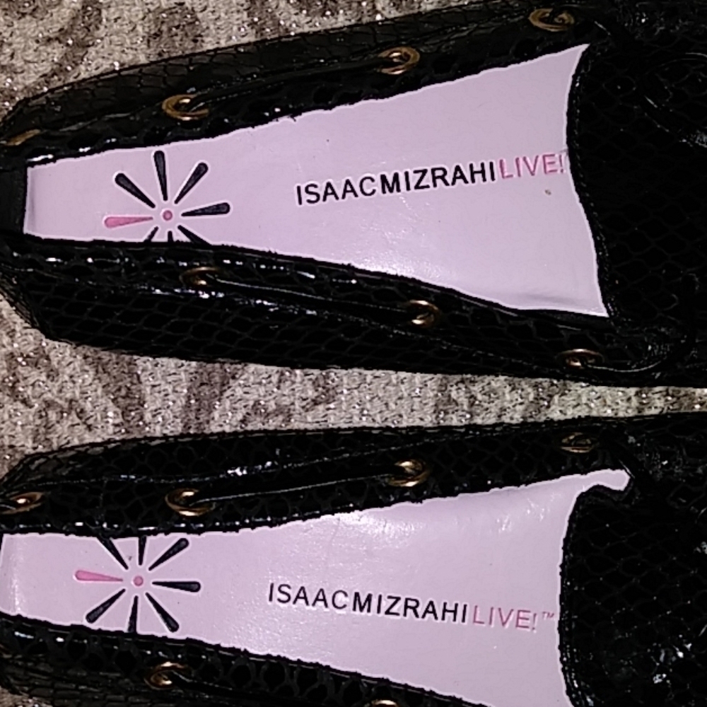 Isaac Mizrahi Elegant Black Alligator Pattern Driving Shoes - Picture 2 of 6